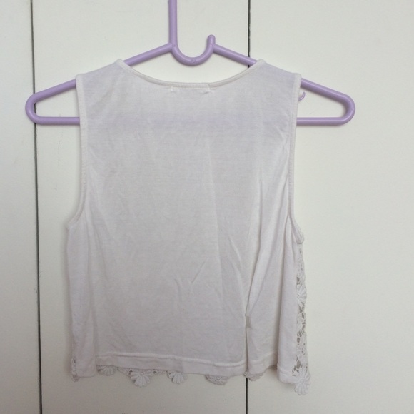 Flower Patterned Crop Top - Picture 2 of 2