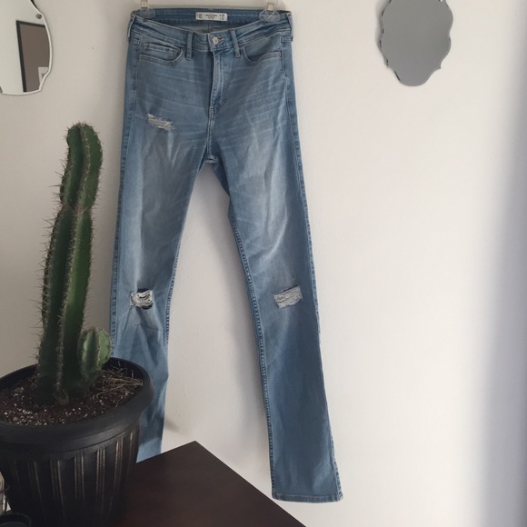 Abercrombie & Fitch Ripped high Rise Jean