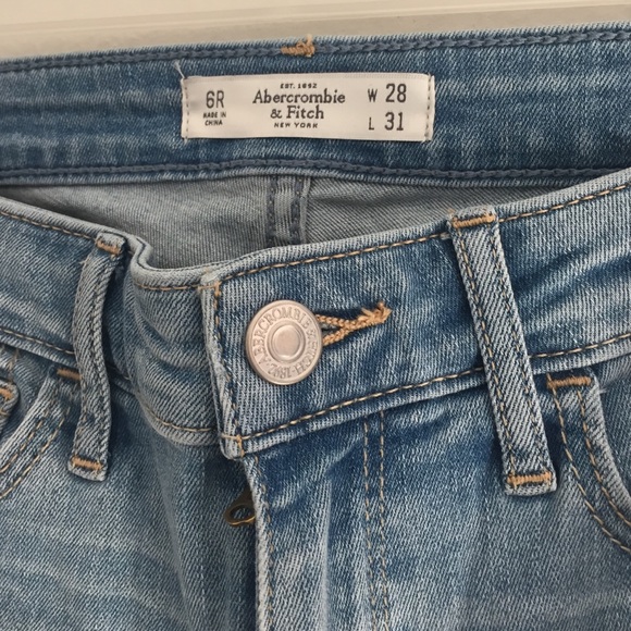 Abercrombie & Fitch Ripped high Rise Jean - Picture 2 of 2