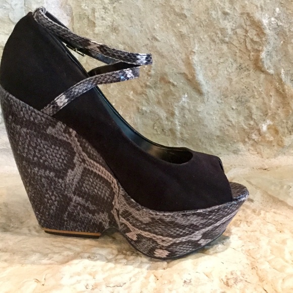Black & Snakeskin 5.5" Platform Wedge Peep Toe - Picture 2 of 4
