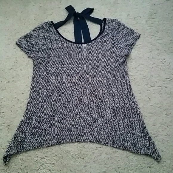 BUNDLED Pretty bow top - Picture 2 of 4