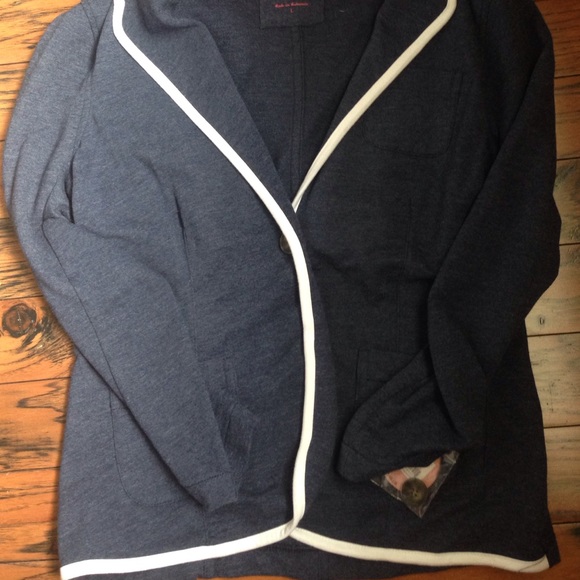 Blazer - Picture 3 of 3