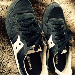 Ladies light weight scauoney sneakers- like new.