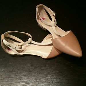 Tahari leather Taupe and cream flats/only worn 1×