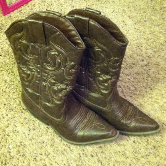 Women's cowgirl boots