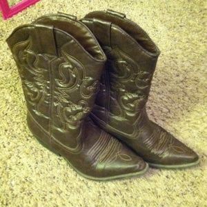 Women's cowgirl boots
