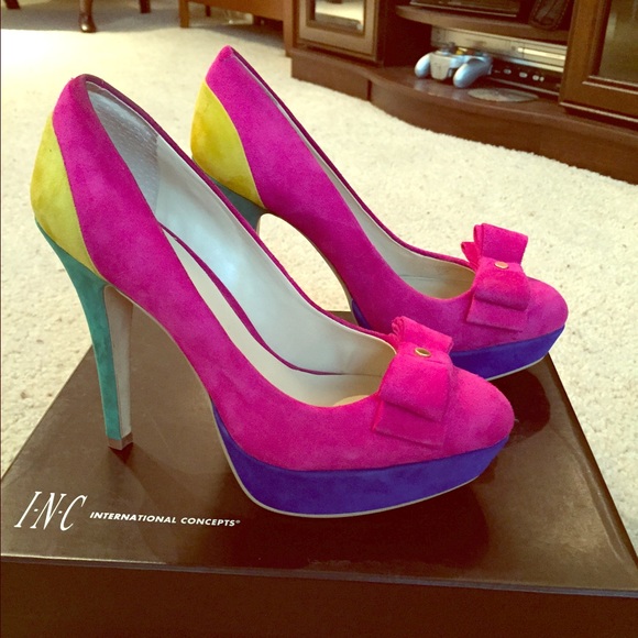 I.N.C. Color block pumps