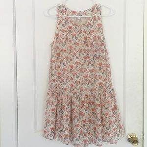 Cute floral dress. Flowy-- great for summer!