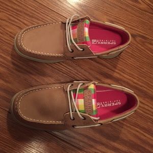 Size 5M Sperry Top-Siders.