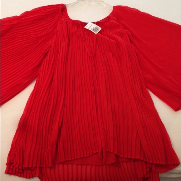 Gorgeous coral top! New with tags!