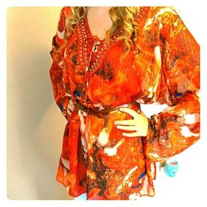 Super cute tunic! Great with leggings!