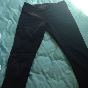 Ivivva by Lululemon crops black(like wunder under)