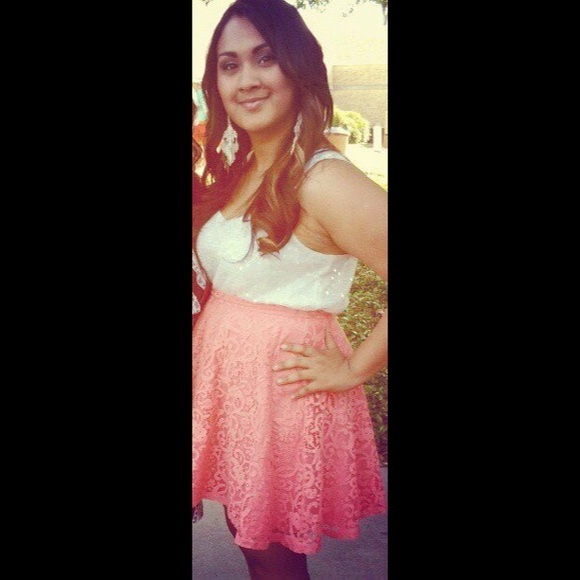 HP 4/8🎉Coral lace skirt final markdown - Picture 3 of 4