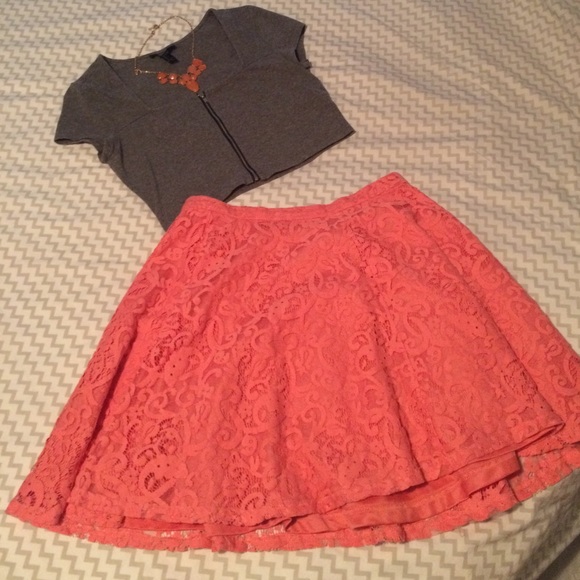 HP 4/8🎉Coral lace skirt final markdown - Picture 2 of 4
