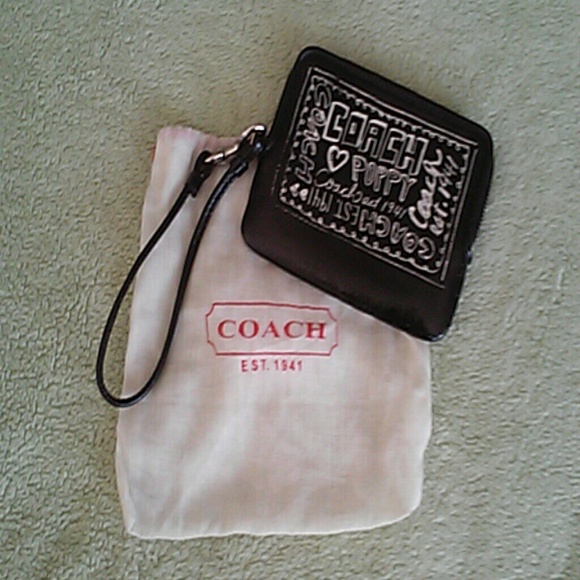 Coach Handbags - 💥SALE!!  Lowest Price 💋Coach Poppy Wristlet💥