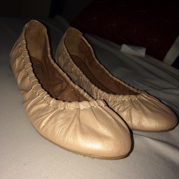 Brand new lucky brand nude flats