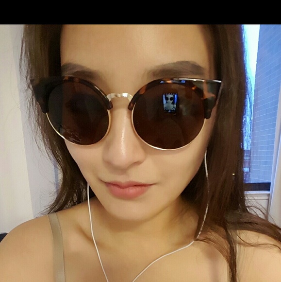 Tortoise shell cat eye sunnies - Picture 4 of 4