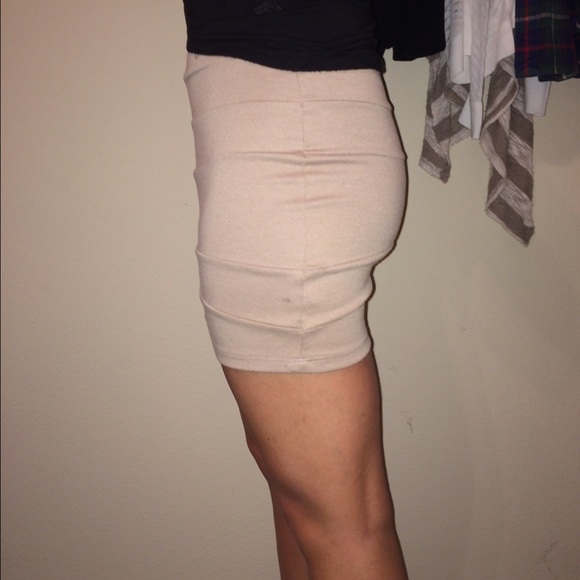 Tan bodycon mini skirt - Picture 2 of 3