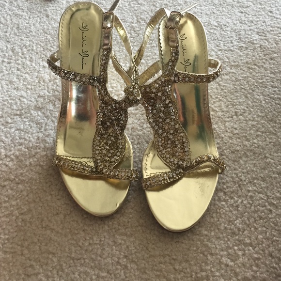 Heels - Picture 2 of 3