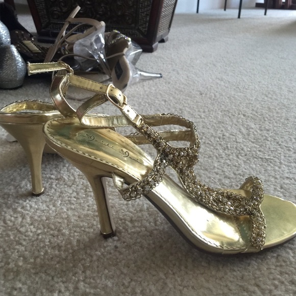 Heels - Picture 3 of 3