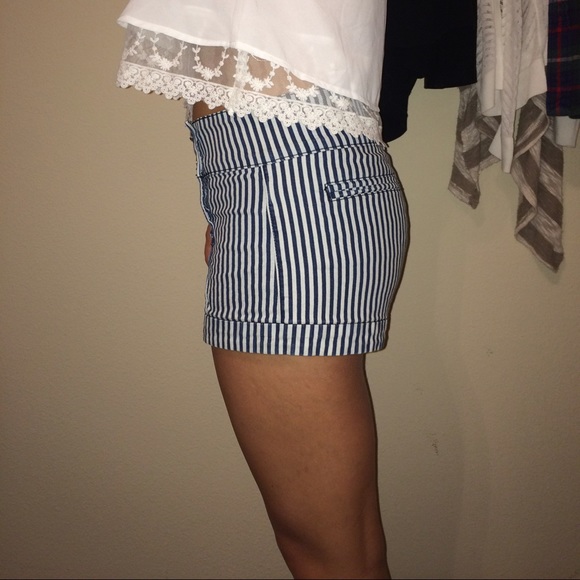 Blue and white striped high waisted denim shorts - Picture 2 of 3