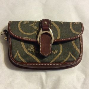 Dooney and Bourke clutch Dooney and Bourke clutch