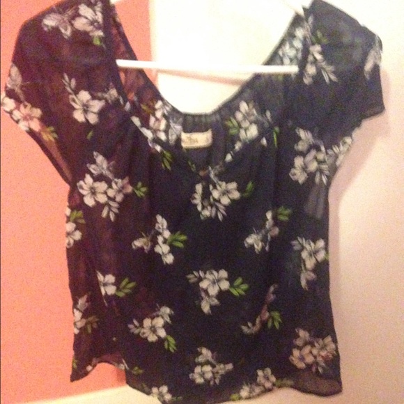 HOLLISTER ISLAND THEME SHIRT