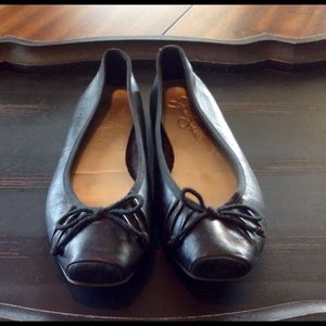 Black ballet flats