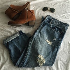 American Eagle distressed cropped boyfriend jeans