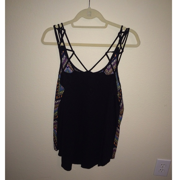 Patterned high-low Forever 21 tank top - Picture 2 of 3