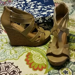 Size 7 platform wedge