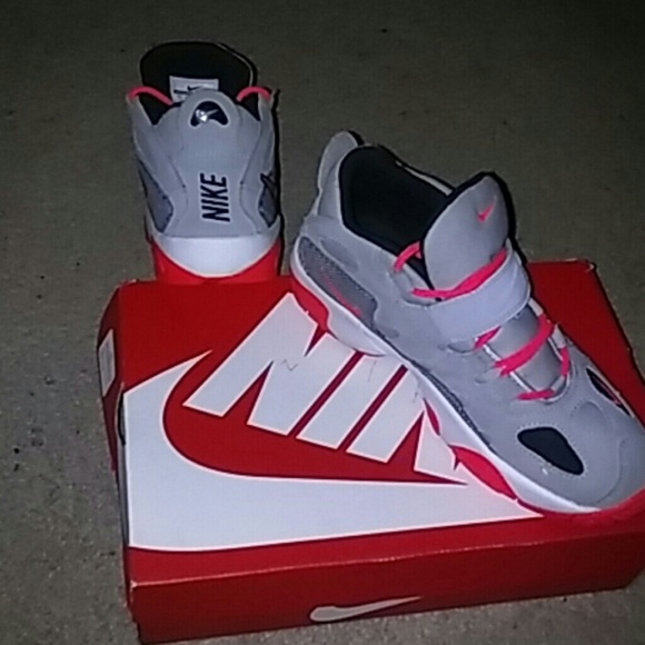 Nike's - Picture 3 of 4