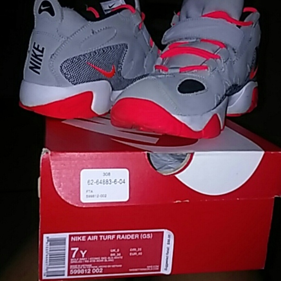 Nike's - Picture 4 of 4