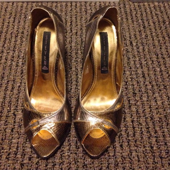 Gold peep toe