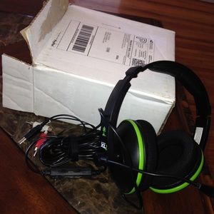 Turtle beach head set.