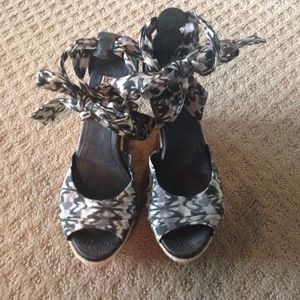 Uggs wedges last reduce 2/14