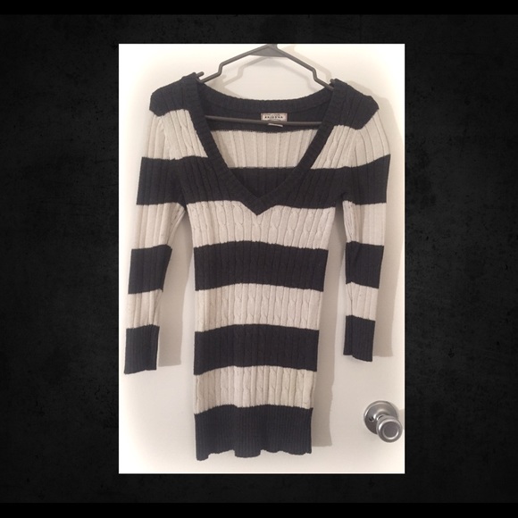 Grey and White Sweater 3/4 Sleeve - Picture 1 of 2