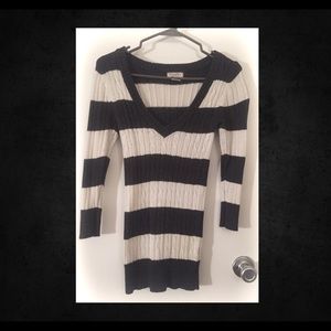 Grey and White Sweater 3/4 Sleeve