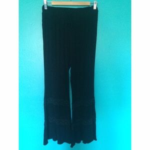 SUPER COMFY Urban Outfitters stretchy bellbottoms