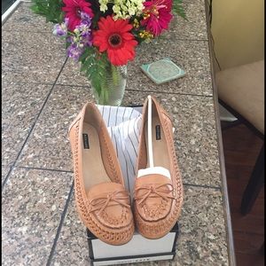 BNIB leather loafers light brown / tan Alex Marie