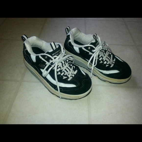 Womens sketchers shape ups size 7