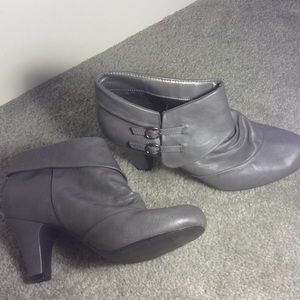 Gray ankle boots. Like new.