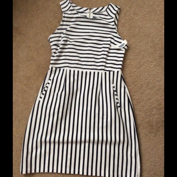 Old Navy Dresses & Skirts - Cute striped dress with POCKETS! ❤️❤️✨✨
