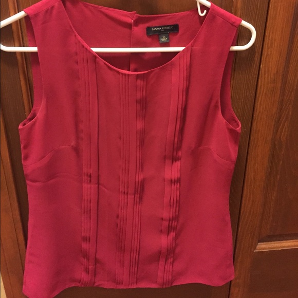 ⬇️ Banana Republic blouse