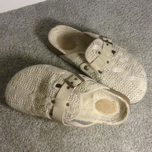 American Eagle beige clogs. Like new.