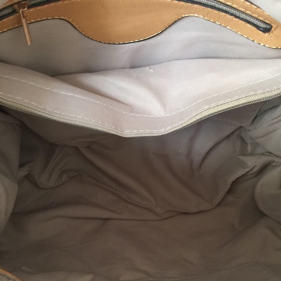 ⭐️SOLD⭐️Dark beige studded purse - Picture 2 of 3