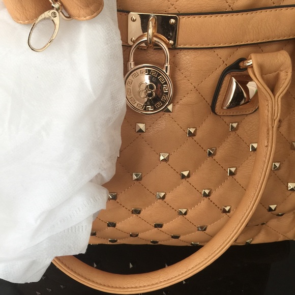 ⭐️SOLD⭐️Dark beige studded purse - Picture 3 of 3