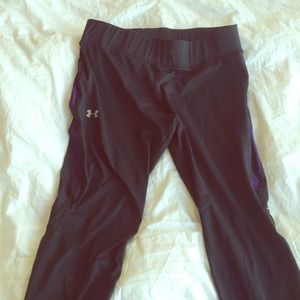Under Armour all season gear black Capri pants