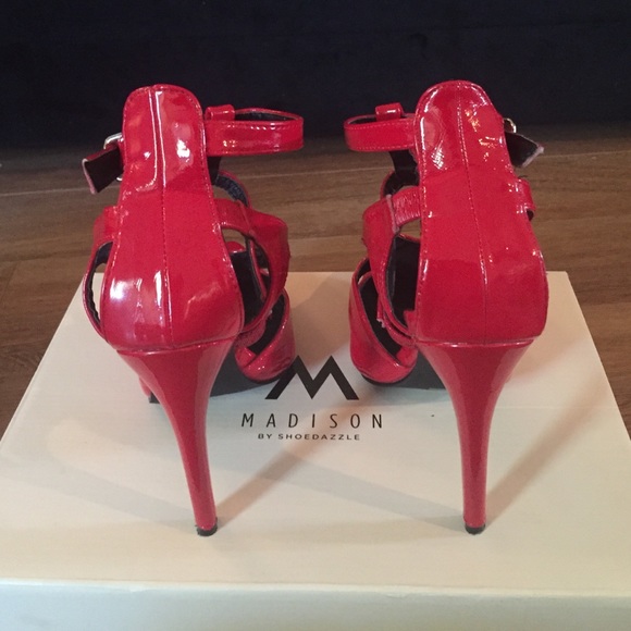 Red Pumps - Picture 3 of 3
