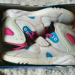 Adidas roundhouse sneakers